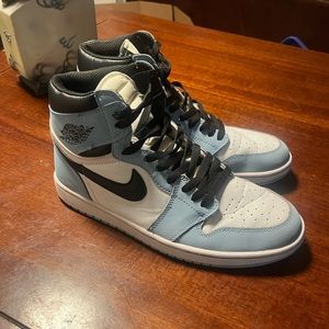 I’m selling these shoes. Got new ones no need for these nomore.